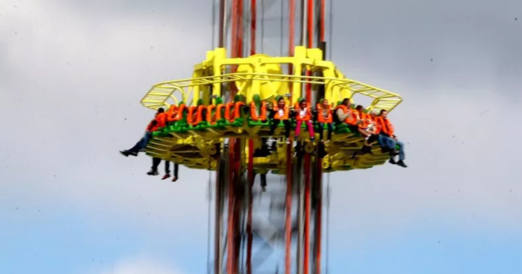 Free fall amusement park Ride crashes in India